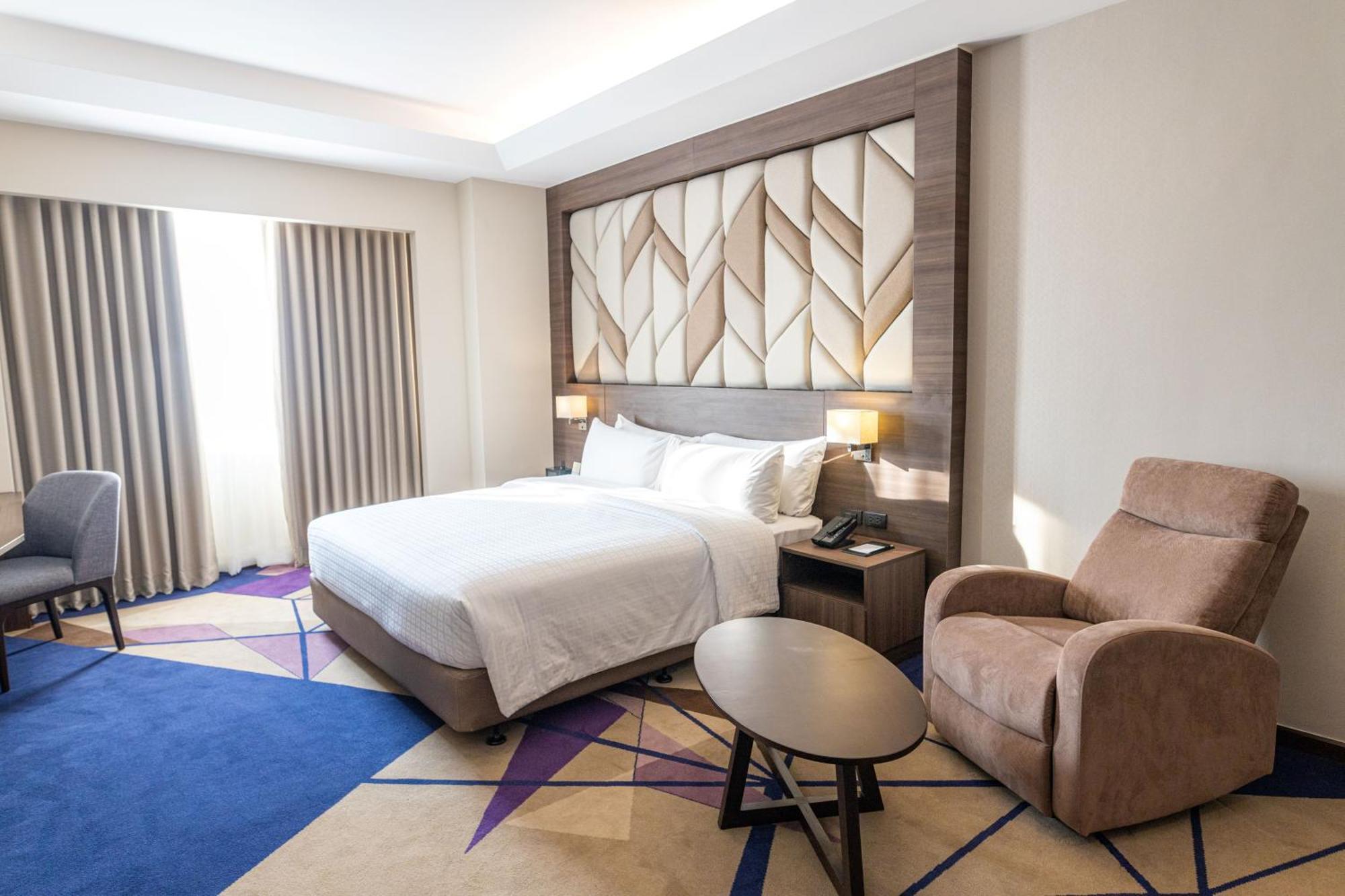 Luxent 4* Quezon City